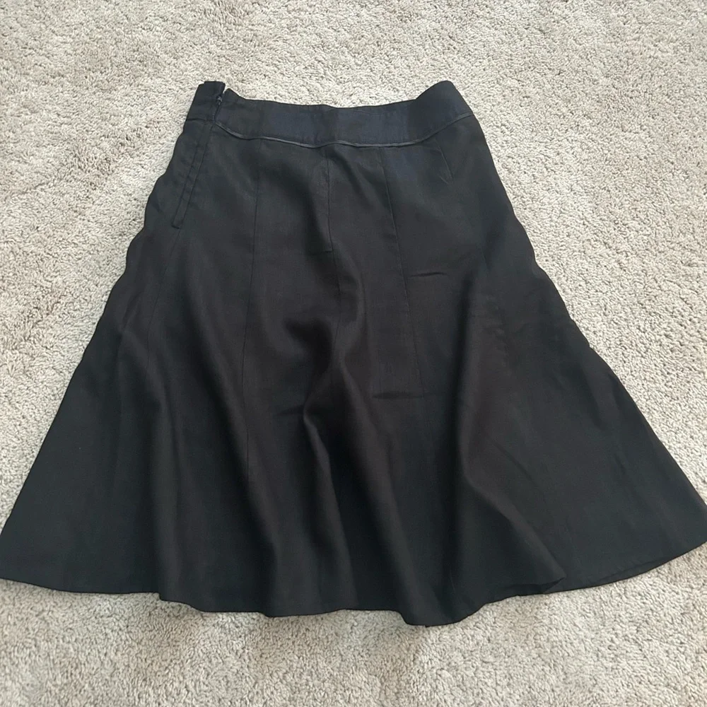 H&M Women’s flowing flare black skirt in size 4. Lined